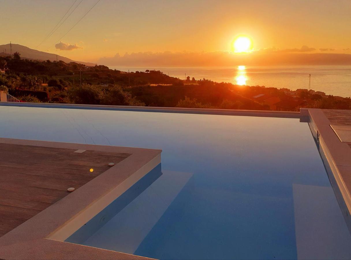 Villa Infinity ∞ Санта Тереза ди Рива Екстериор снимка